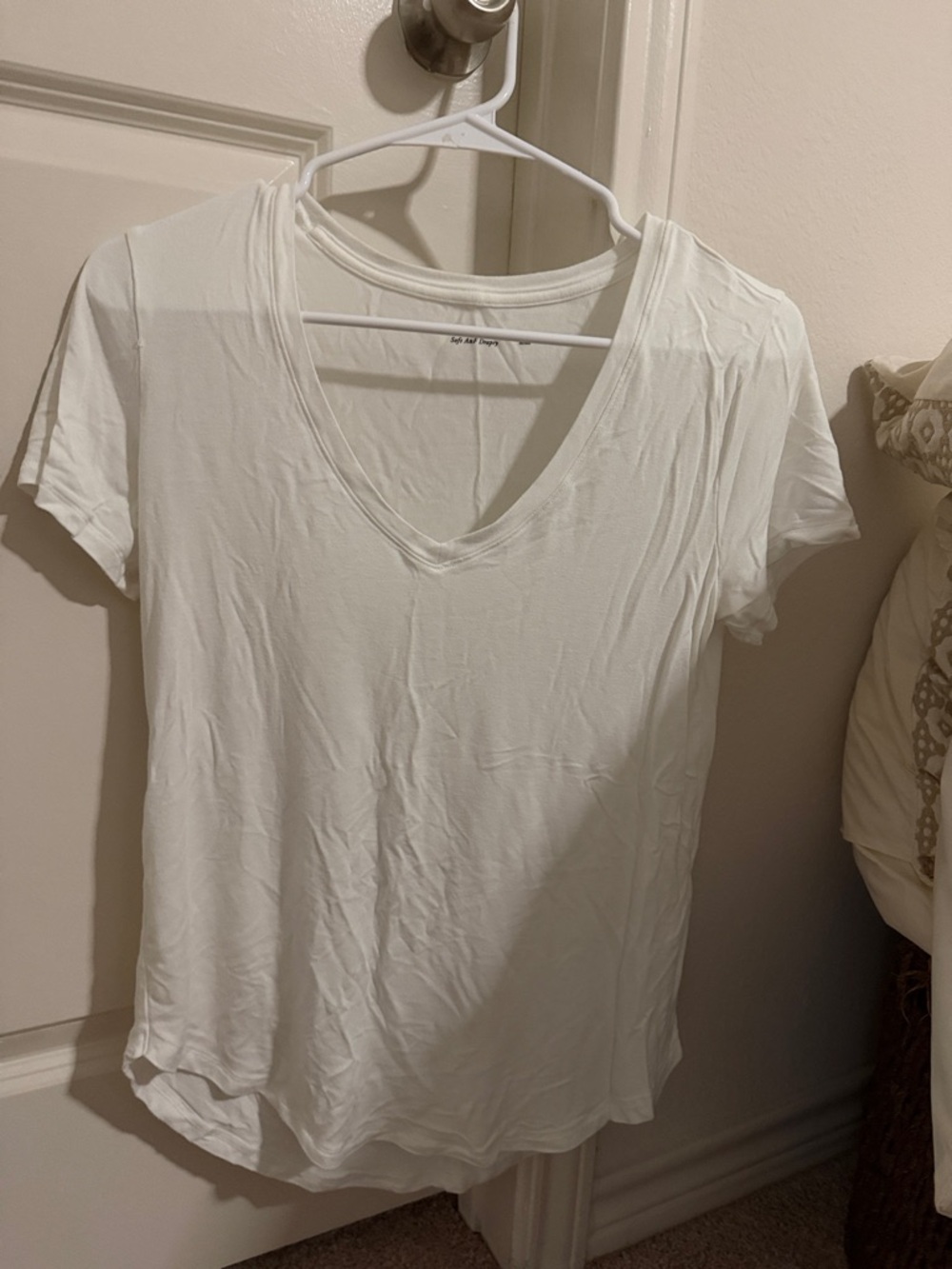Abercrombie & Fitch White V-Neck Short Sleeve Tee